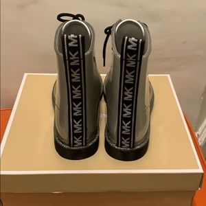 New! Michael Kors Tavie boots